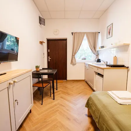 Airport Lux Balice Apartmanhotel Szczyglice