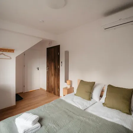 Airport Lux Balice Apartmanhotel Szczyglice