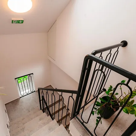 Airport Lux Balice Apartmanhotel Szczyglice